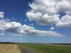 百里の空