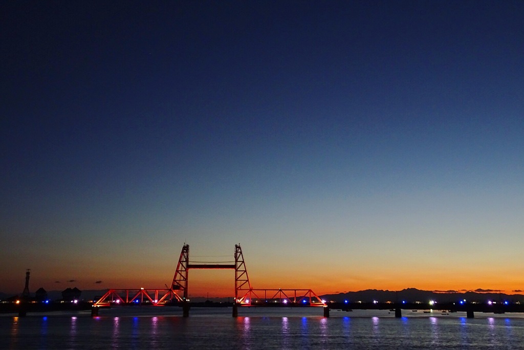 新年の夕暮れを昇開橋で2