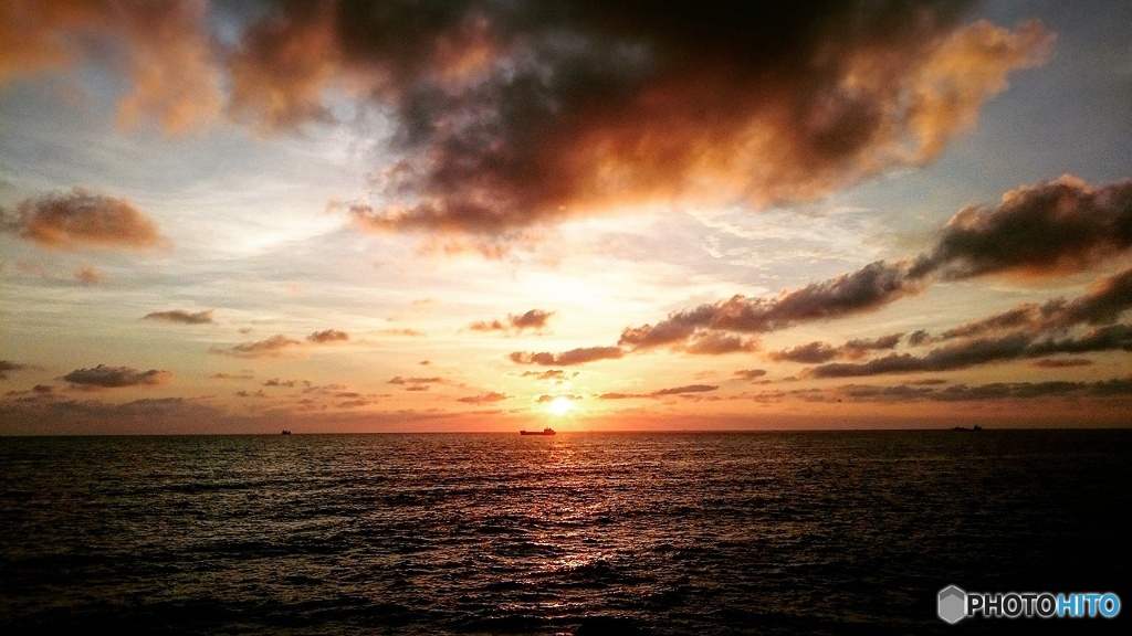 夕日が沈む時