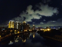 夏の夜の散歩道にて