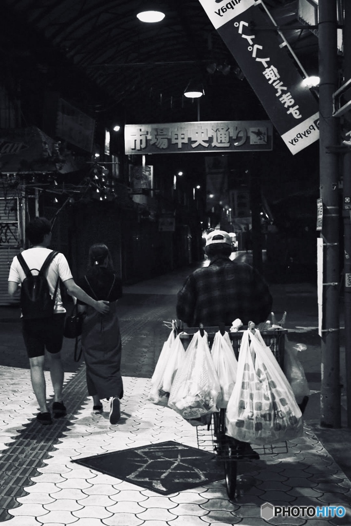 深夜の商店街