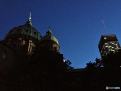 夕闇に溶けていく大聖堂　　モントリオールの夜１