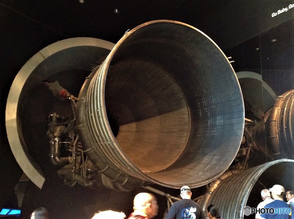 月へとつながる丸い壁　（スミソニアン　航空宇宙博物館の壁　１）