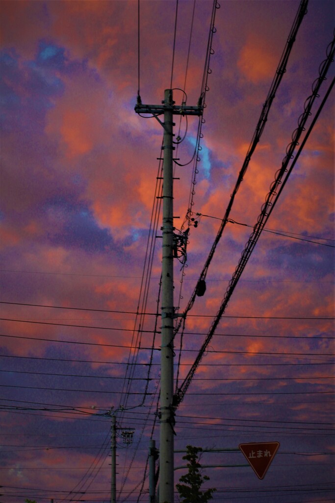 電柱が神火呼ぶ？