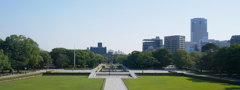 平和記念資料館から見た平和公園 wide