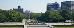 平和記念資料館から見た平和公園 wide (3)