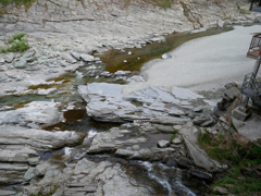 琵琶の滝からの流れが祖谷川に注ぐ