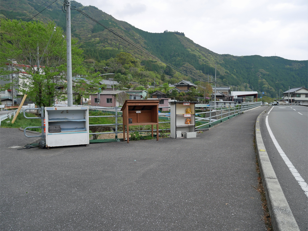 片岡沈下橋へのアプローチ (2)