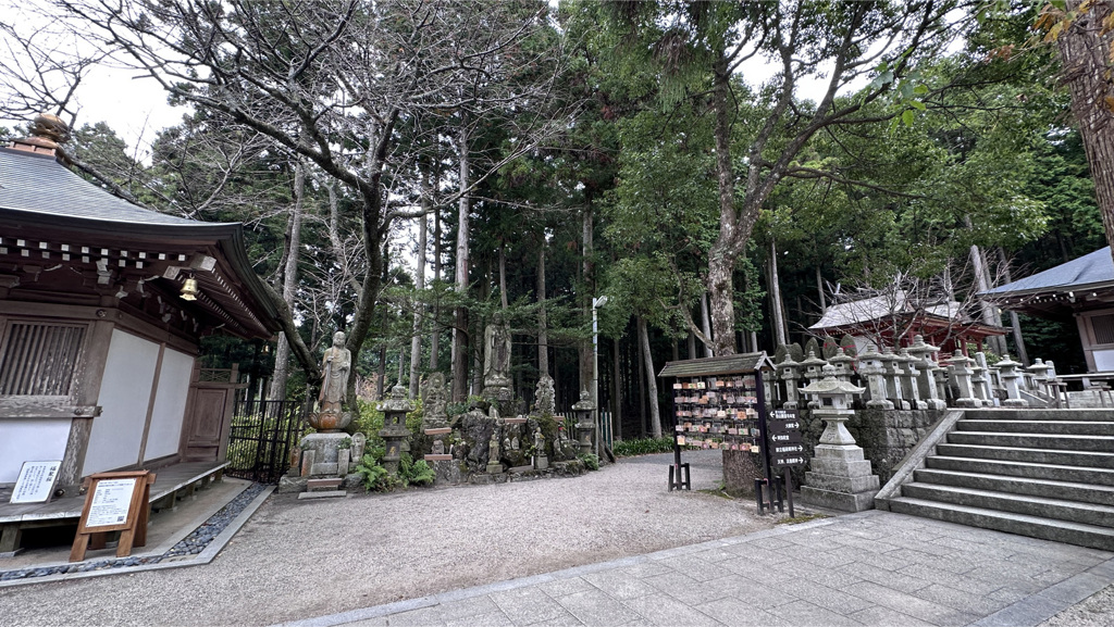 呑山観音寺 (91) 阿弥陀堂の横