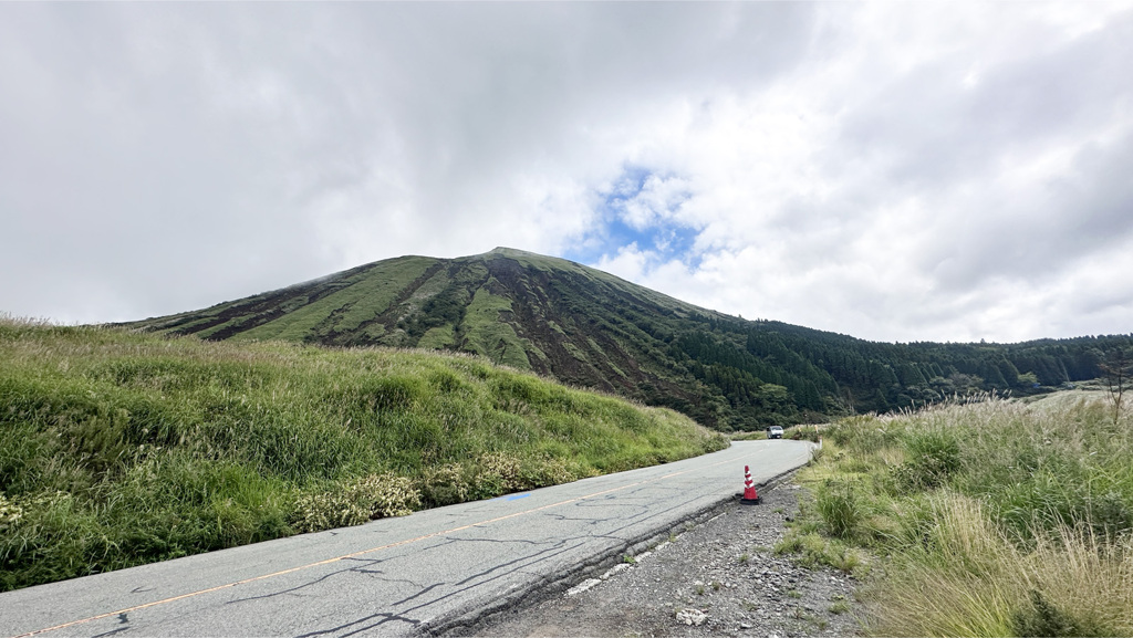 阿蘇パノラマラインからの杵島岳