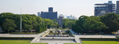 平和記念資料館から見た平和公園 wide (2)