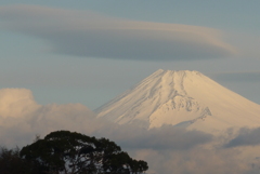 P1200007 (2)　2月3日 今朝の富士山と吊るし雲