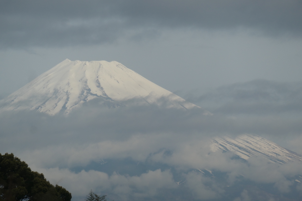 P1057868　4月7日 今朝の富士山
