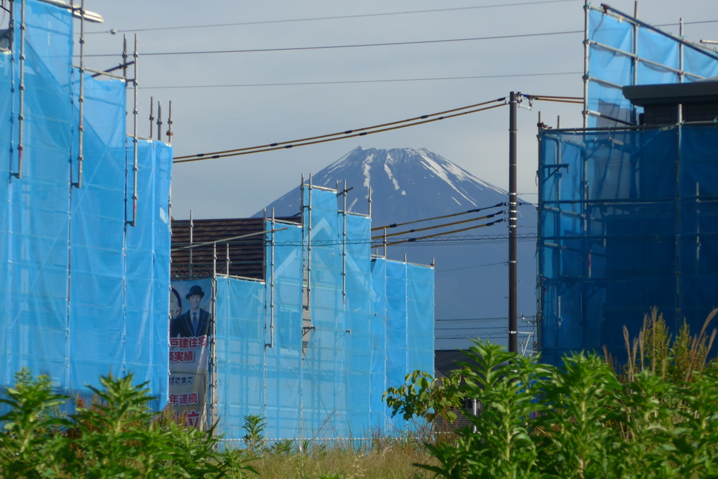 P1160530　2019年6月17日 建設現場と富士山