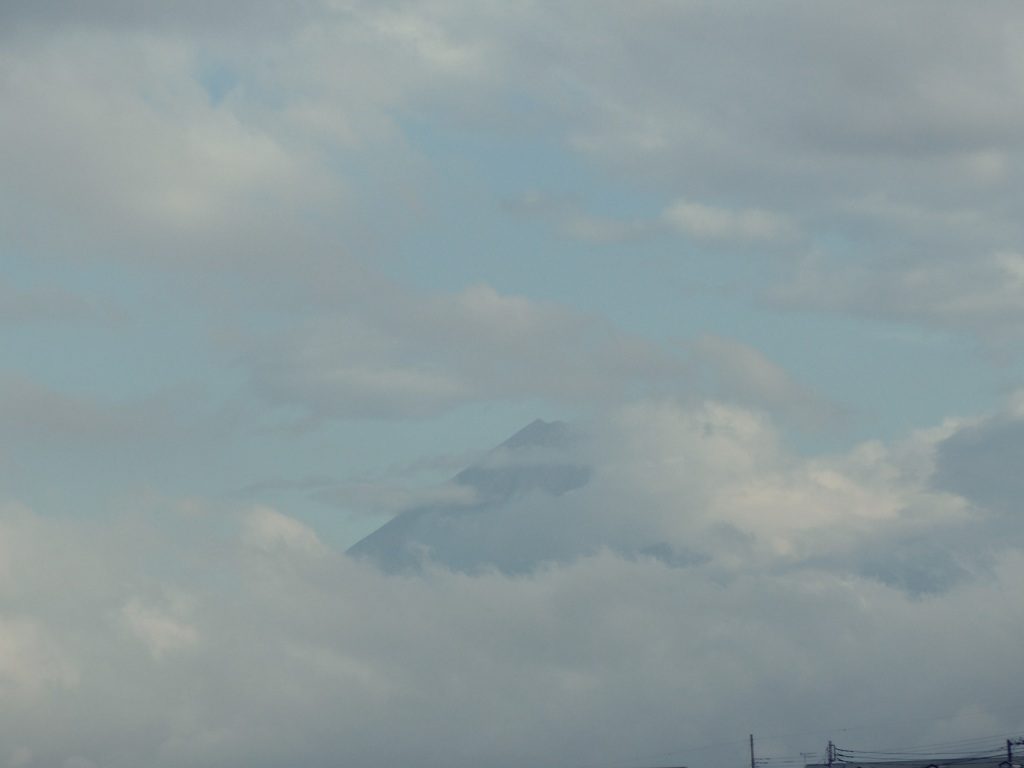 P1100975　雲に隠れて