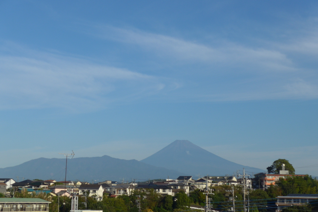 P1390087　9月26日 今朝の富士山と空