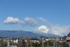 P1350129　3月13日 今朝の富士山 雲との戯れ