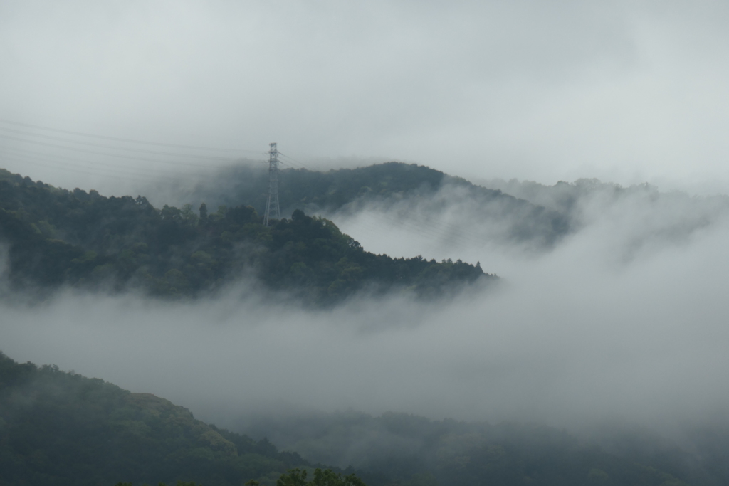 P1058252　雨上がりの山並み