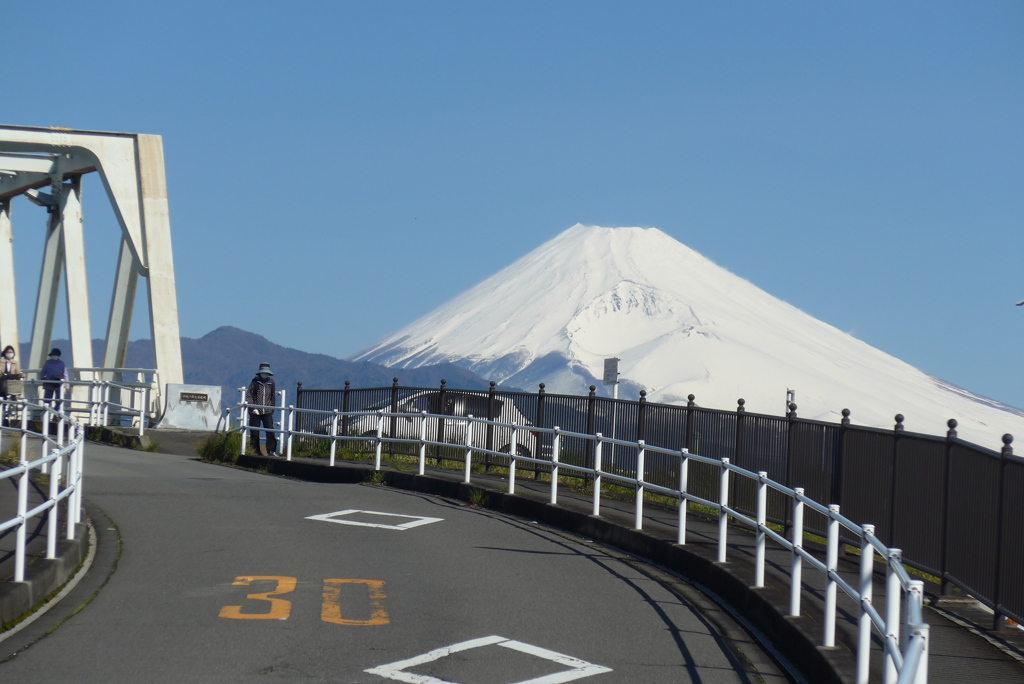 P1210804　4月14日 橋と富士山
