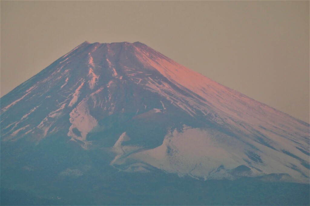 P1000588 (2)　1月14日 今朝の富士山 ほんのり紅をさし…