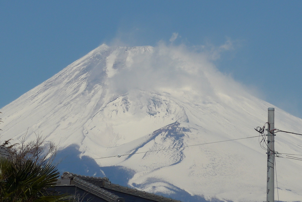 P1290301　2月21日 今日の富士山・雪煙