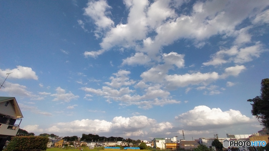 広角の青空と雲３
