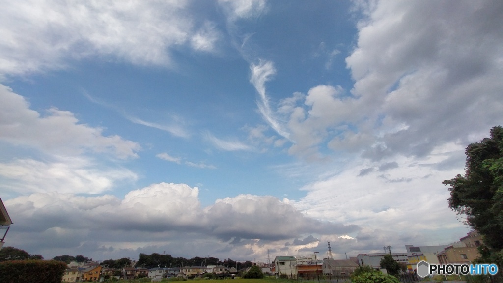 広角の青空と雲２