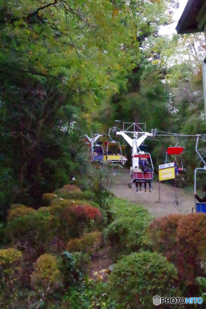 高尾登山リフト号と紅葉