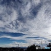 広角の青空と雲