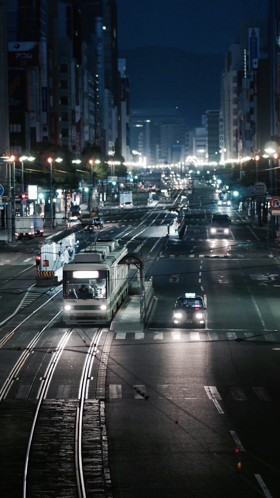 夜明けの街