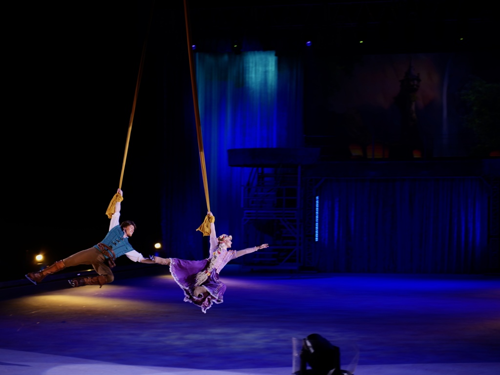 Disney  ON  ICE