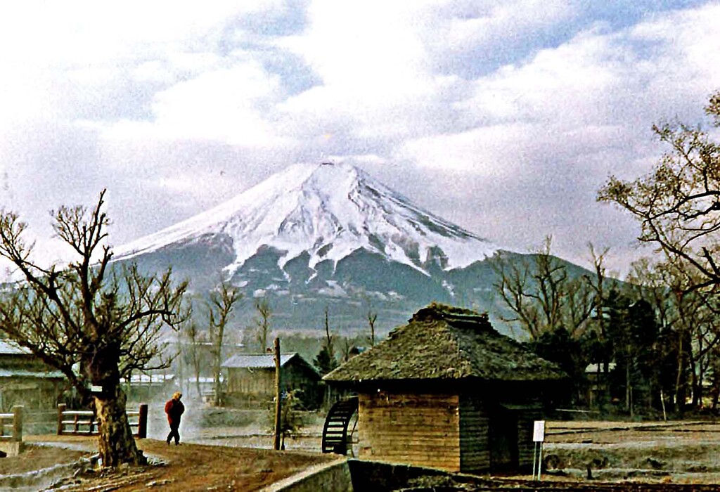 富士と水車　忍野村 山梨県