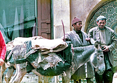 「広場で商い」　Morocco1973　(13)