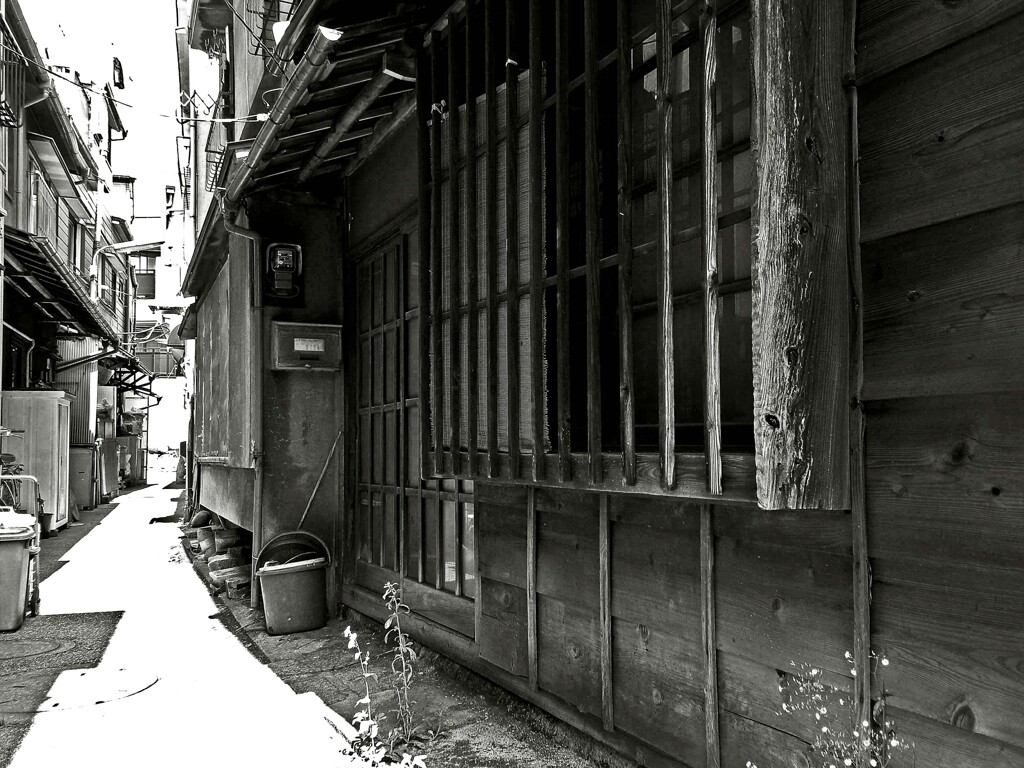 昭和の残像54 路地の木造家屋 根津 文京区 2011年5月