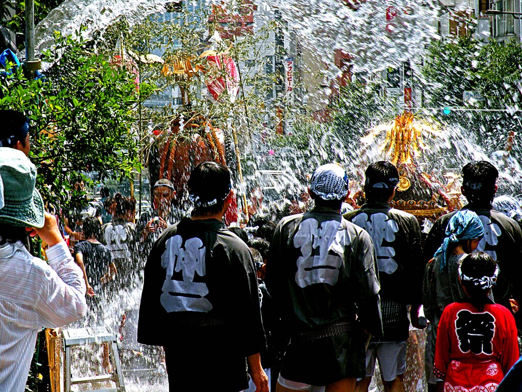 「水掛神輿」深川八幡祭 富岡八幡宮例祭　江東区　2008年8月