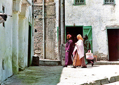 「ｼﾞｪﾗﾊﾞを着た女性たち」　Morocco1973　(8)