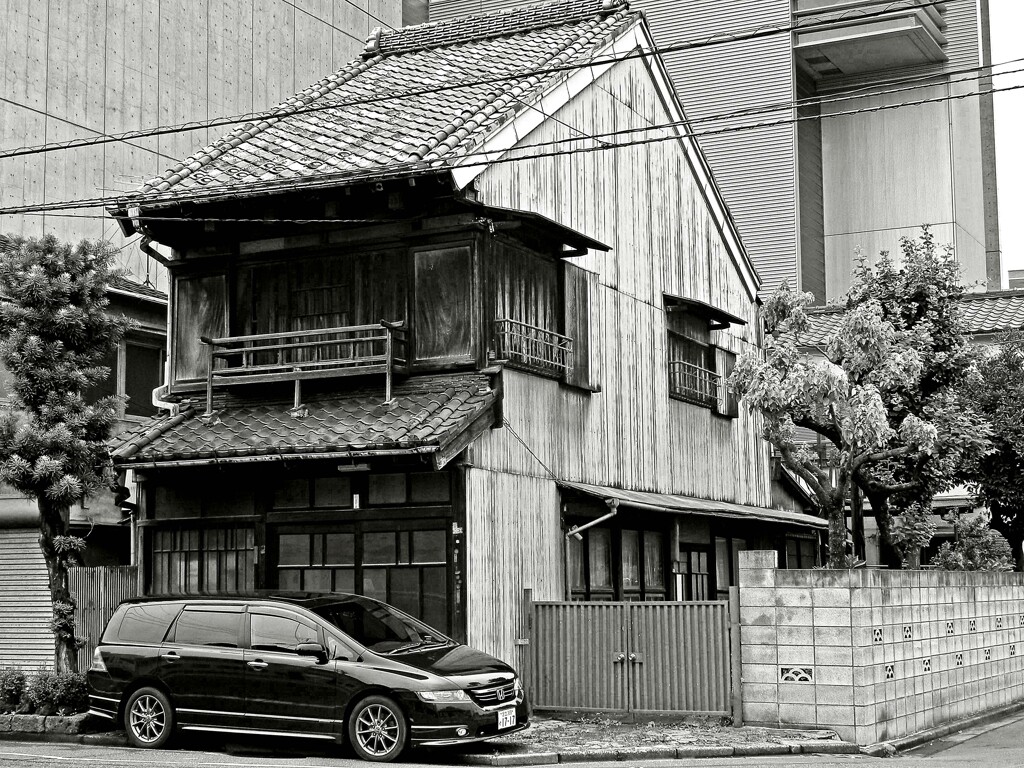 昭和の残像100 ﾋﾞﾙの前の木造家屋 両国 墨田区 2008年6月