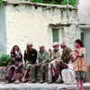 「町角で談笑」　Morocco1973　(3)