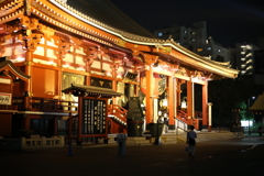 夜の浅草寺