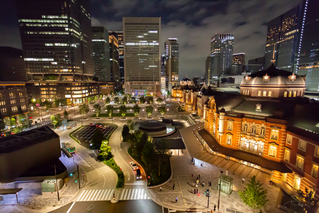 東京駅前 