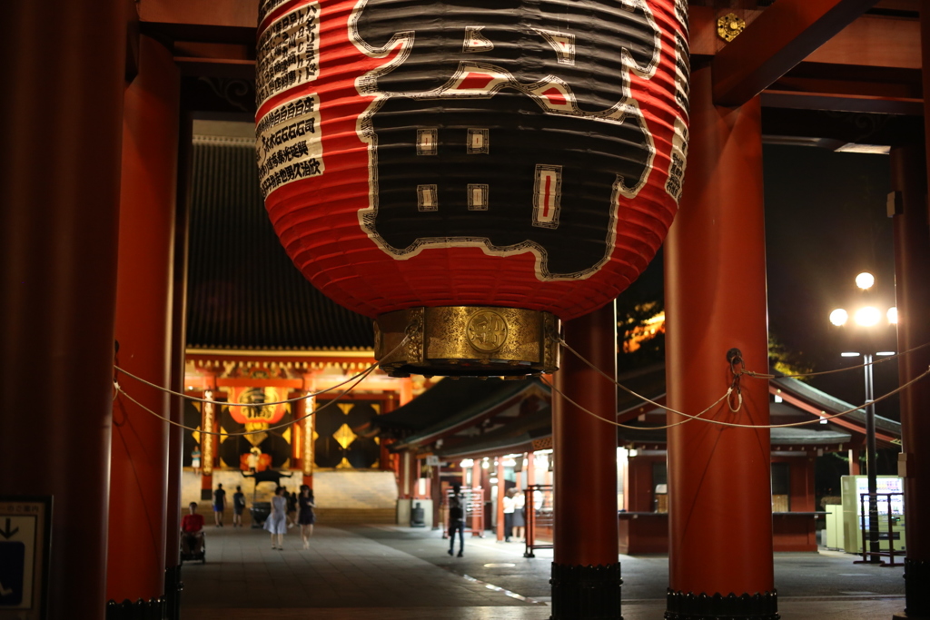 夜の浅草寺