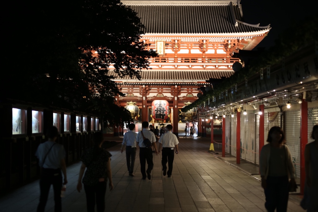 夜の浅草寺