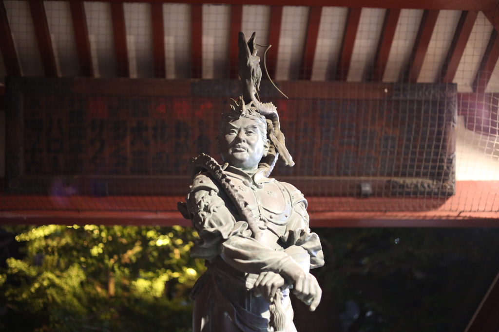 夜の浅草寺