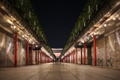 夜の浅草寺