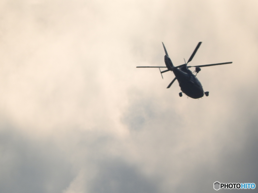 ヘリと雲