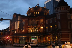 夜は東京駅で