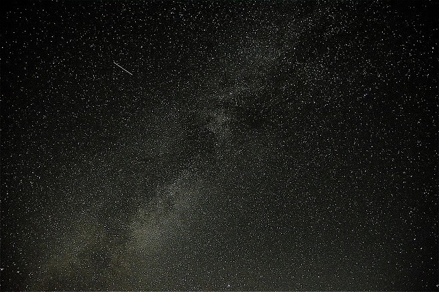 富士山頂でペルセウス流星群を撮影できました。