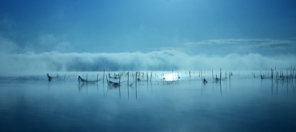 青い湖(うみ)