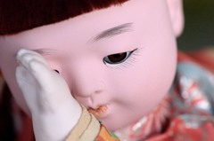 顔を隠さないで、、。