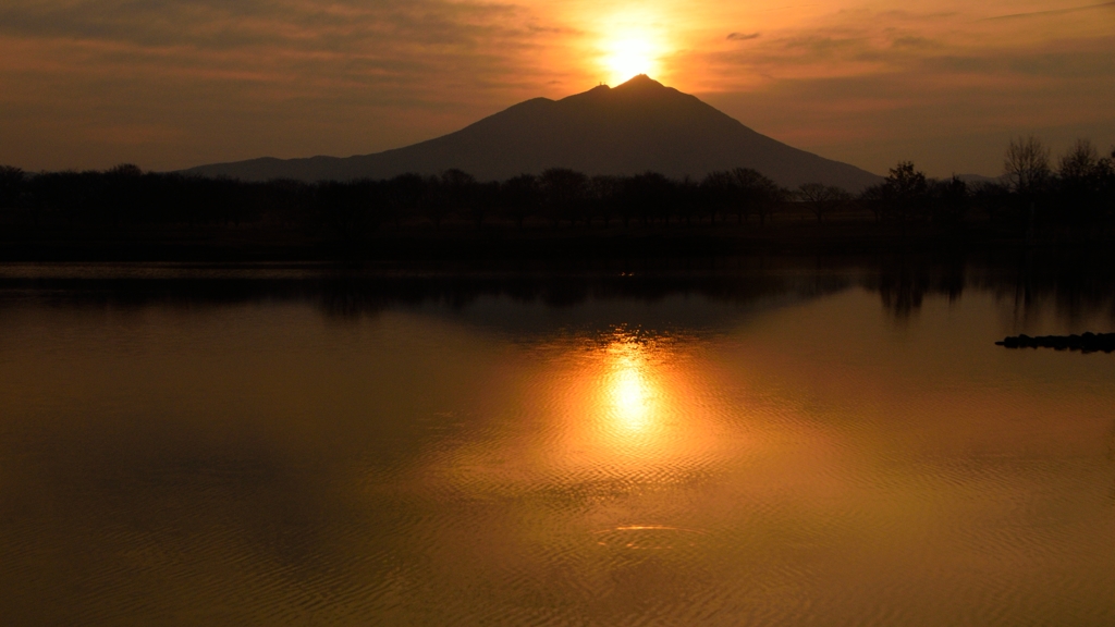 筑波山の朝焼けか？